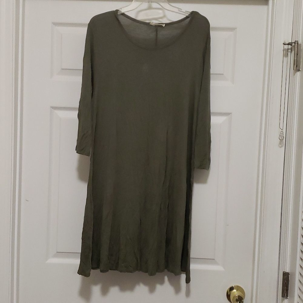 - Forever Rose womens 2X green 3/4 sleeve tunic